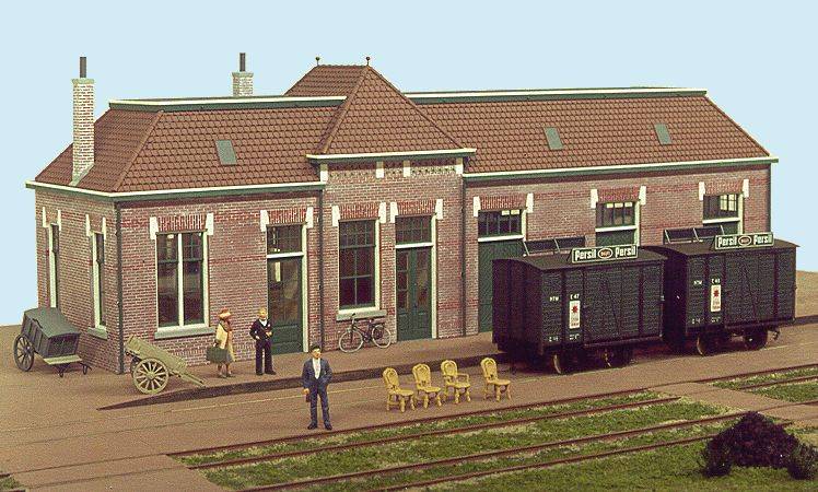 NTM station Noordwolde in schaal 1:43&frac12;, gebouwd en gefotografeerd door Jelle Jan Postma